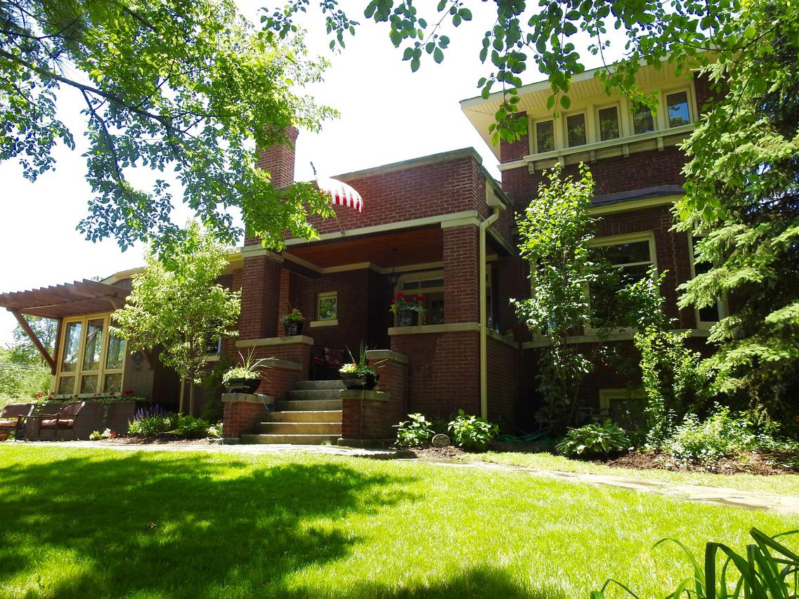 124 Eastern Ave., Clarendon Hills, IL 60514