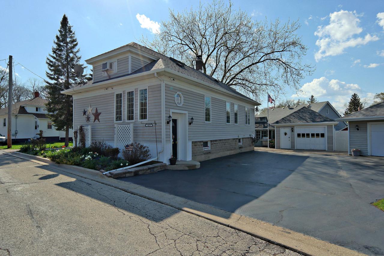412 Davis Ct., Woodstock, IL 60098