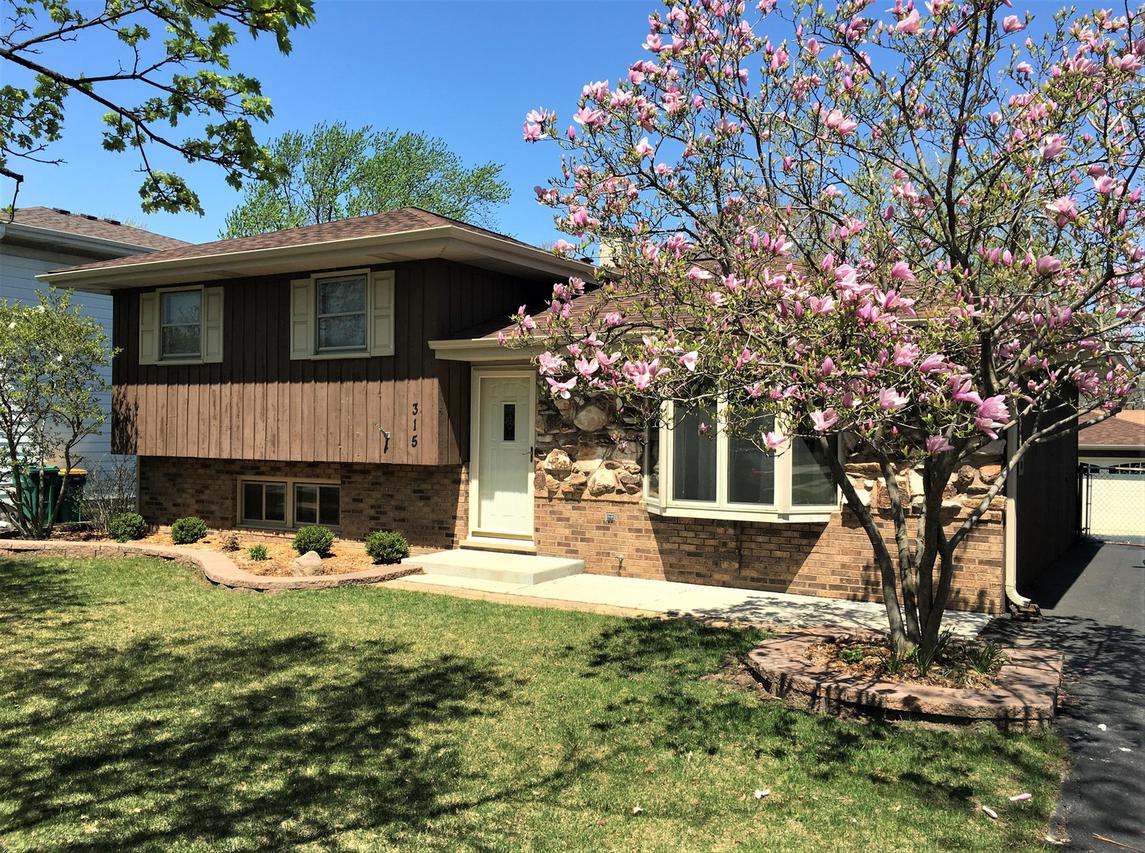 315 Rosehill Dr., Lemont, IL 60439