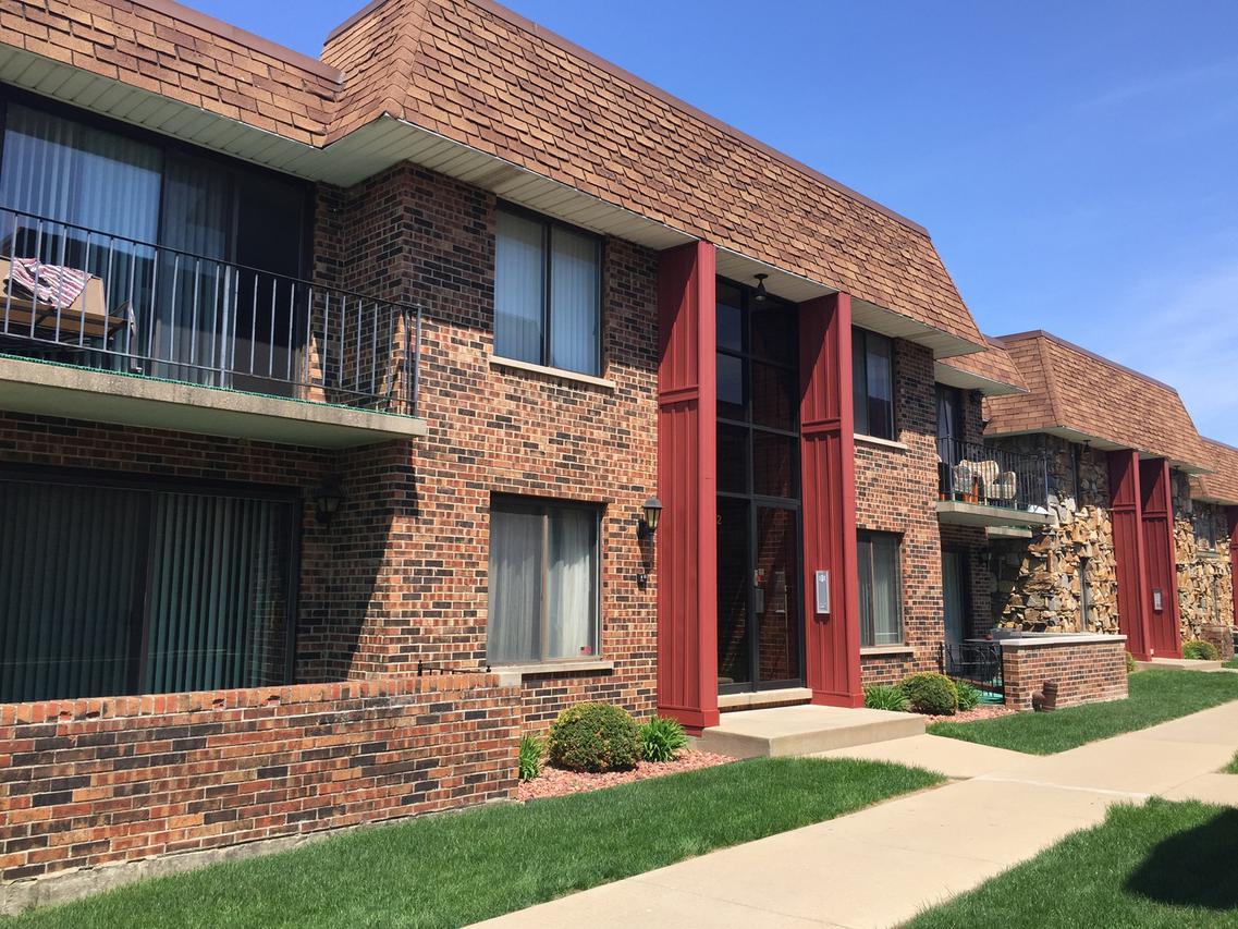 10422 S Pulaski Rd. #207C, Oak Lawn, IL 60453