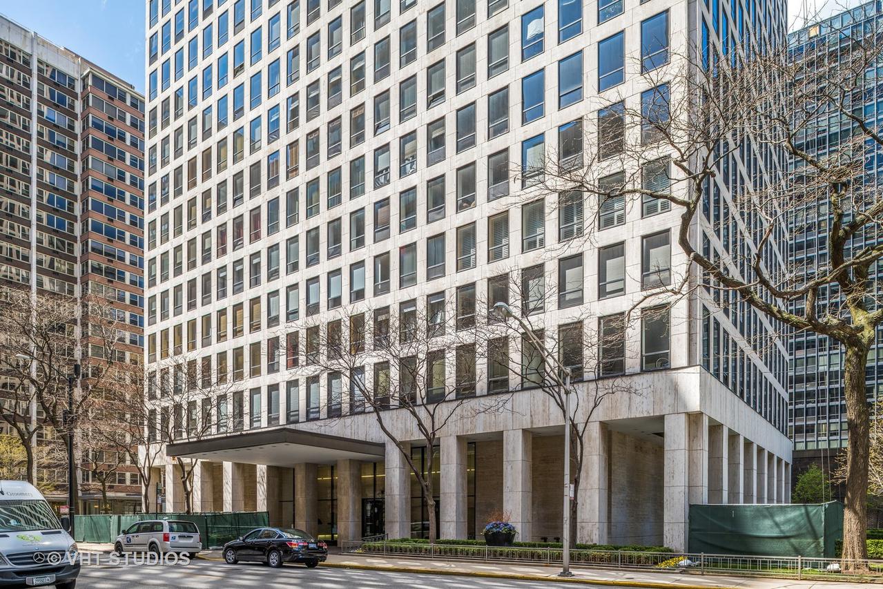 260 E Chestnut St. #3602, Chicago, IL 60611