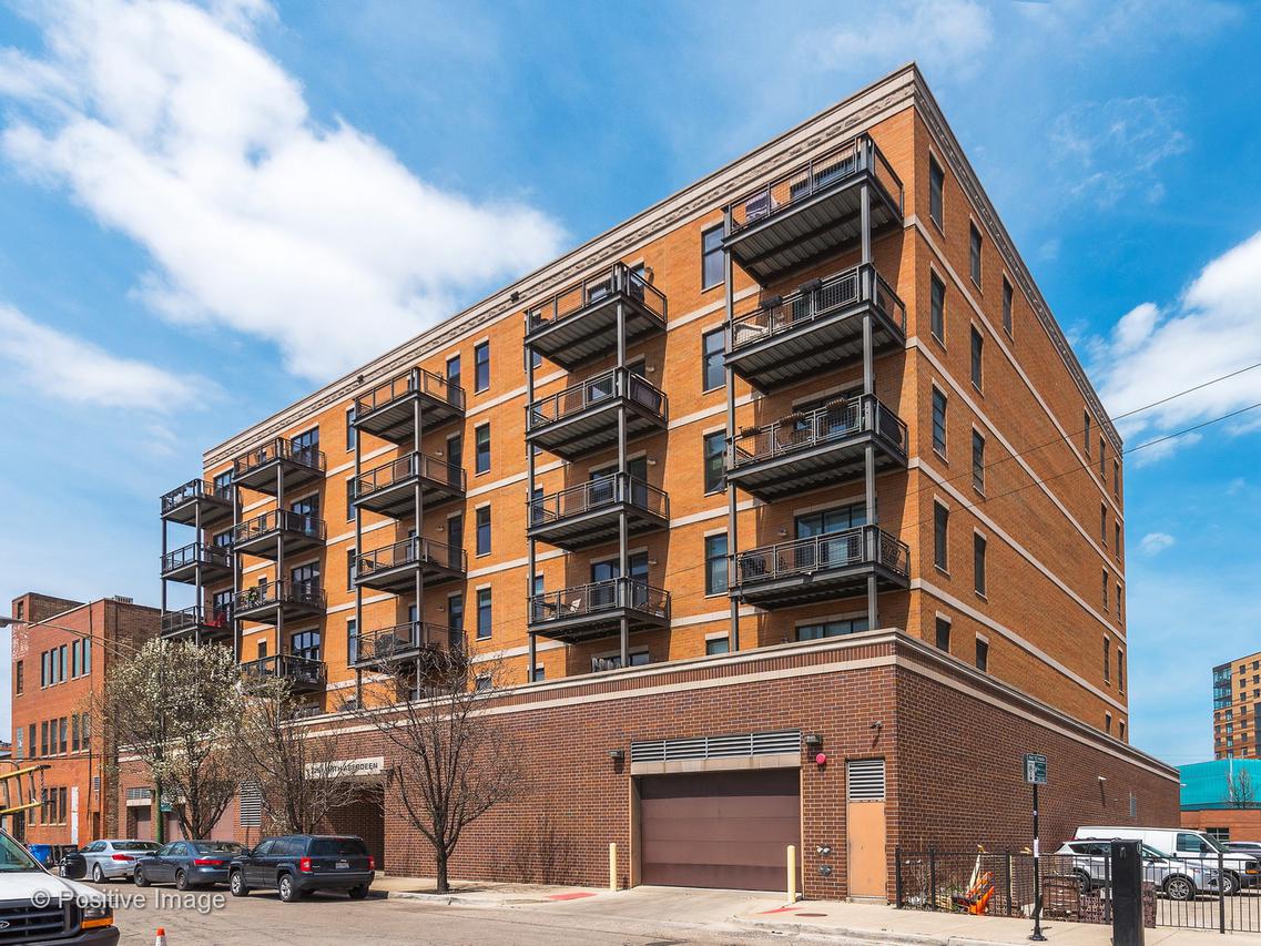725 N Aberdeen St. #303, Chicago, IL 60642