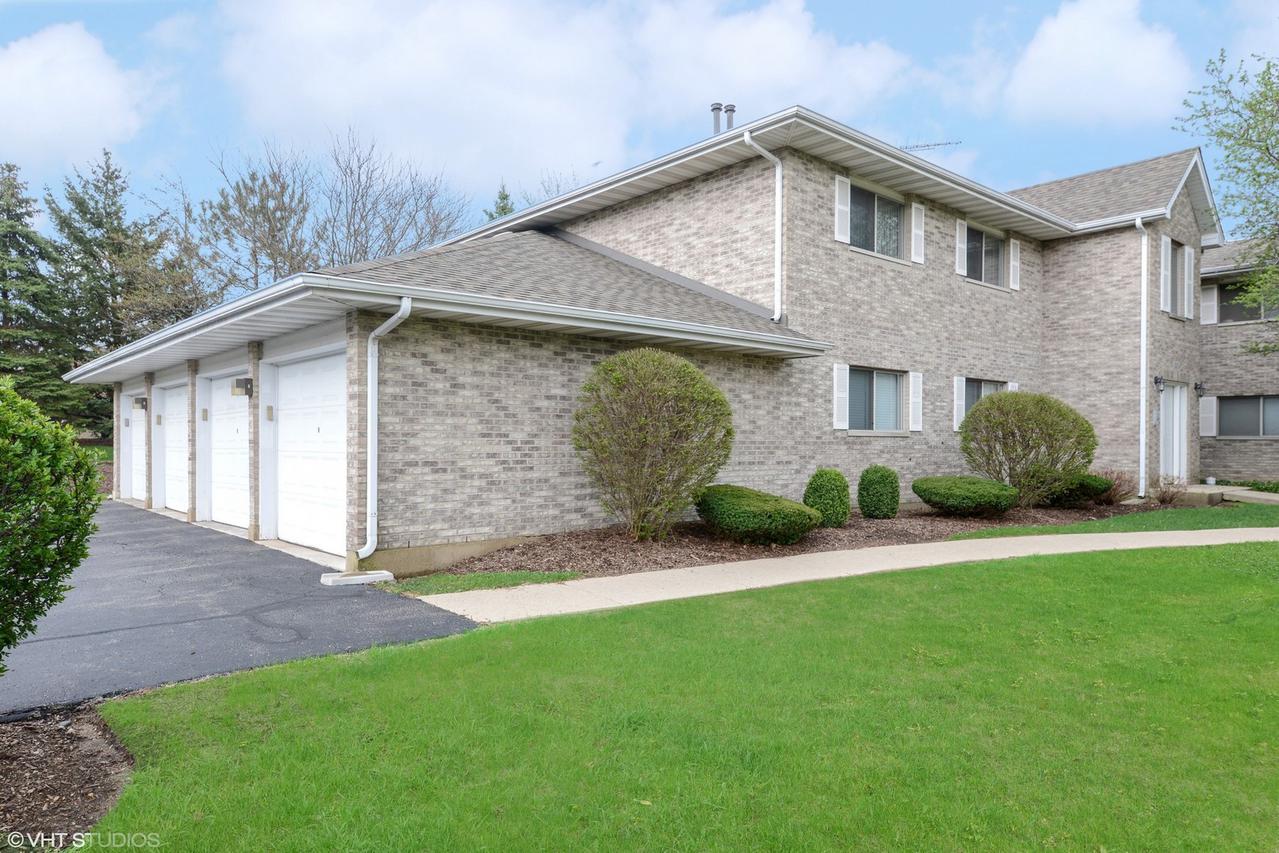 345 Loyola Dr. #D, Elgin, IL 60123