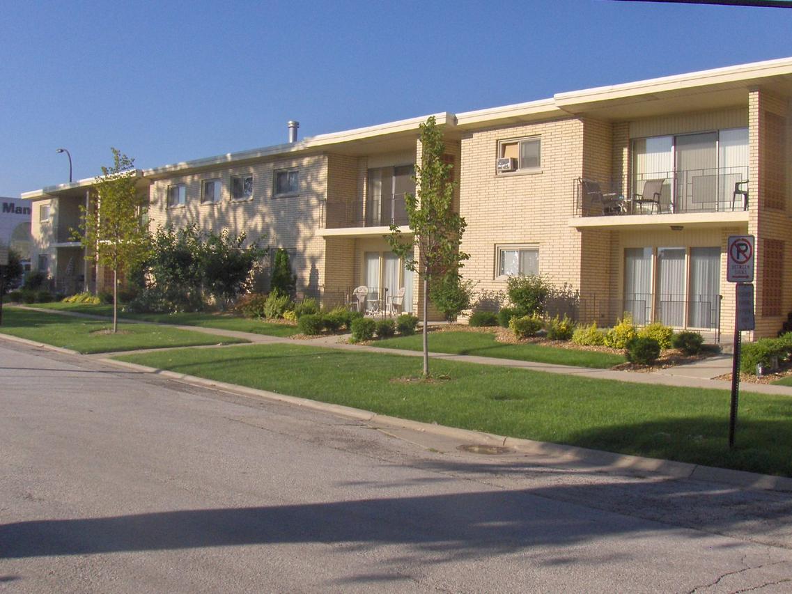 4649 W 95th St. #B, Oak Lawn, IL 60453