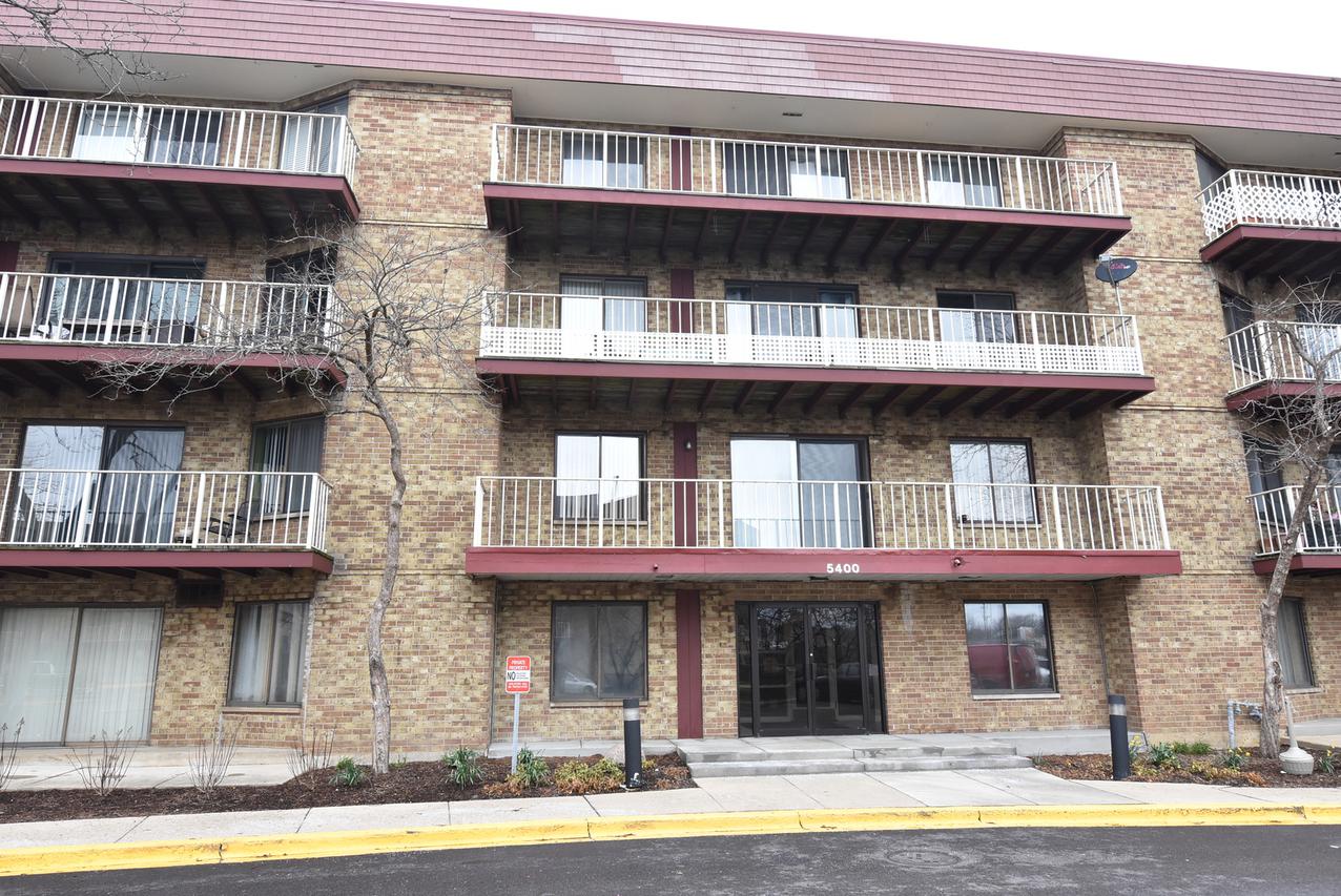 5400 Astor Ln. #404, Rolling Meadows, IL 60008