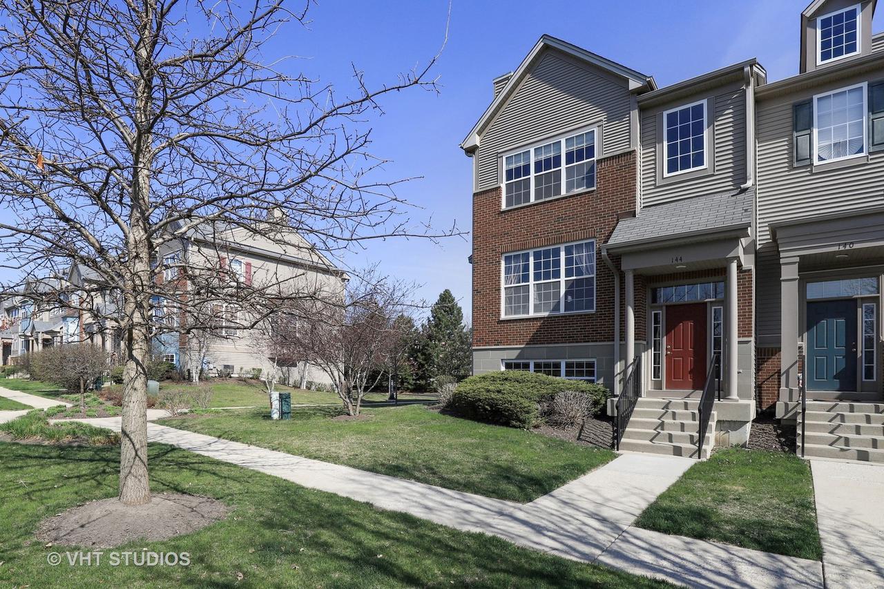 144 Station Park Cir., Grayslake, IL 60030