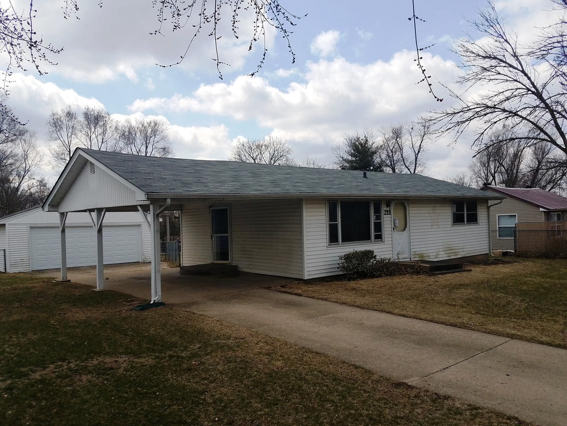 211 Superior Ave., Machesney Park, IL 61115