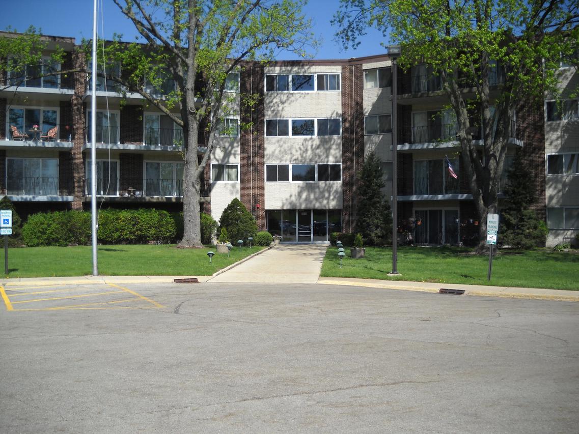5540 Walnut Ave. #5A, Downers Grove, IL 60515