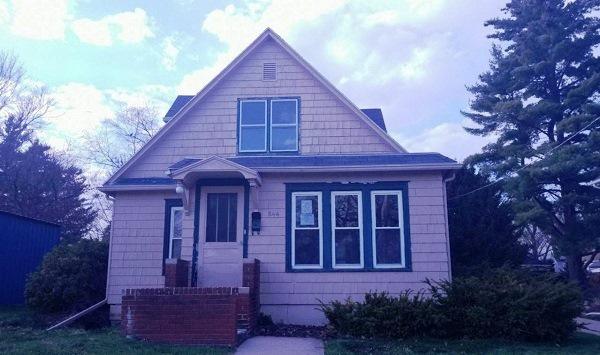 844 W American St., Freeport, IL 61032