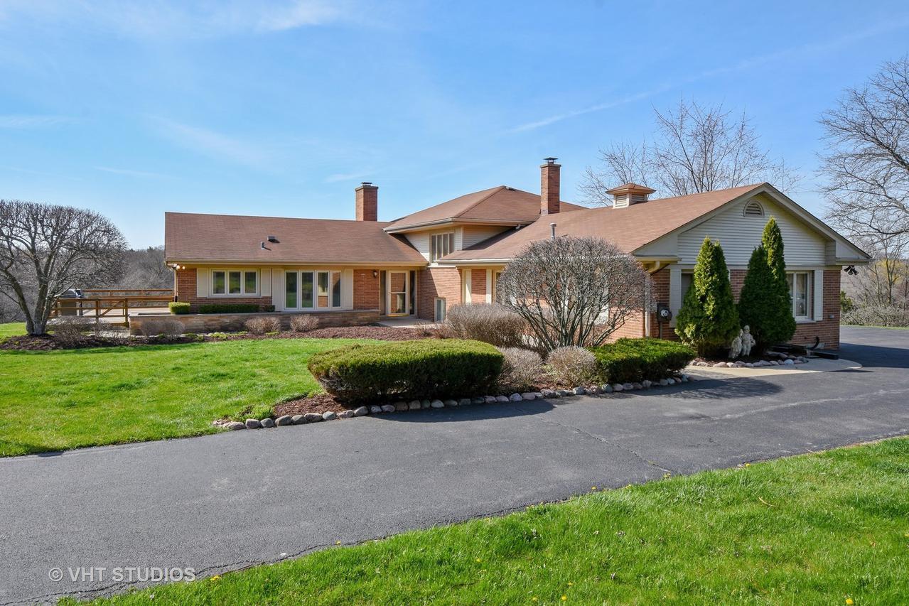 95 Otis Rd., Barrington Hills, IL 60010