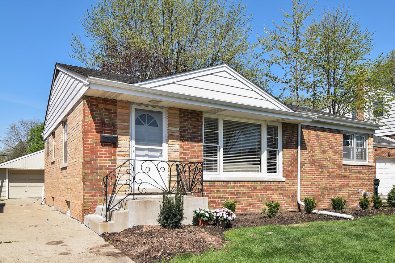 944 N Salem Ave., Arlington Heights, IL 60004