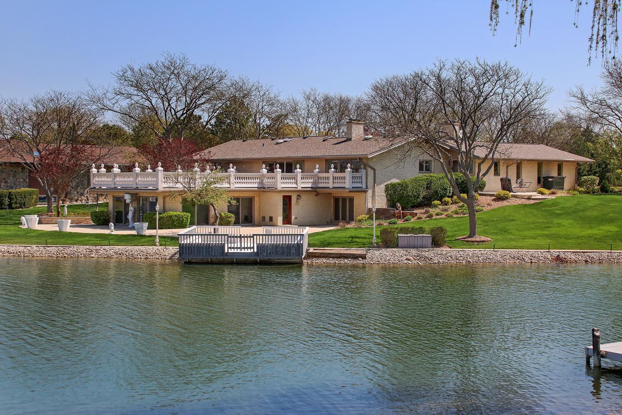 12 Watergate Dr., South Barrington, IL 60010