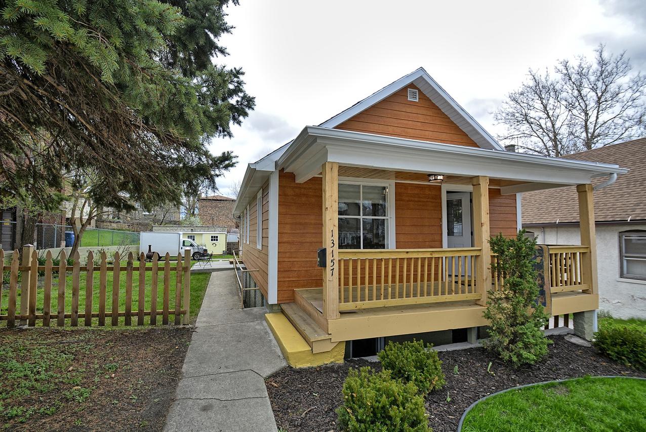 13157 Greenwood Ave., Blue Island, IL 60406