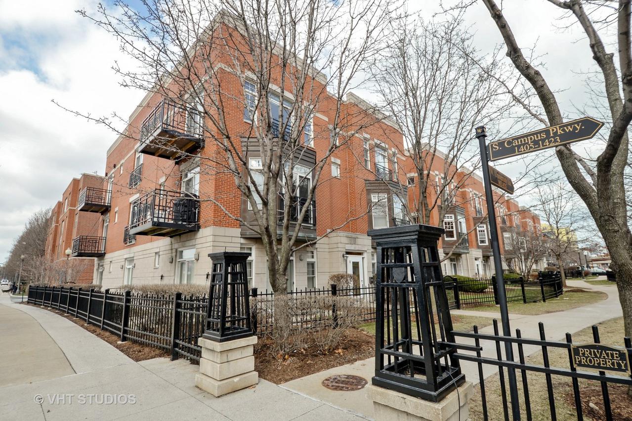 820 W University Ln. #3A, Chicago, IL 60608
