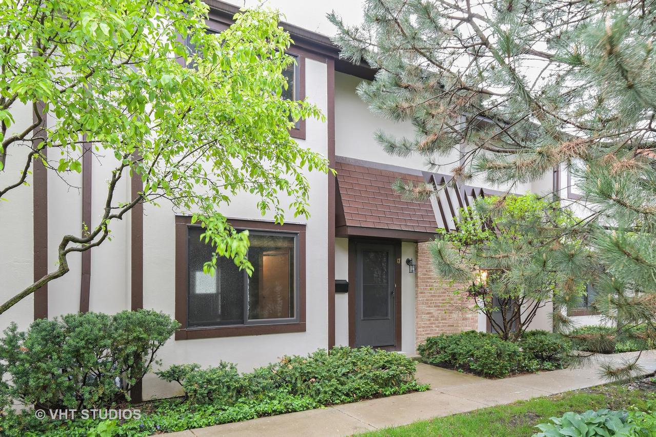 1750 Henley St. #17, Glenview, IL 60025