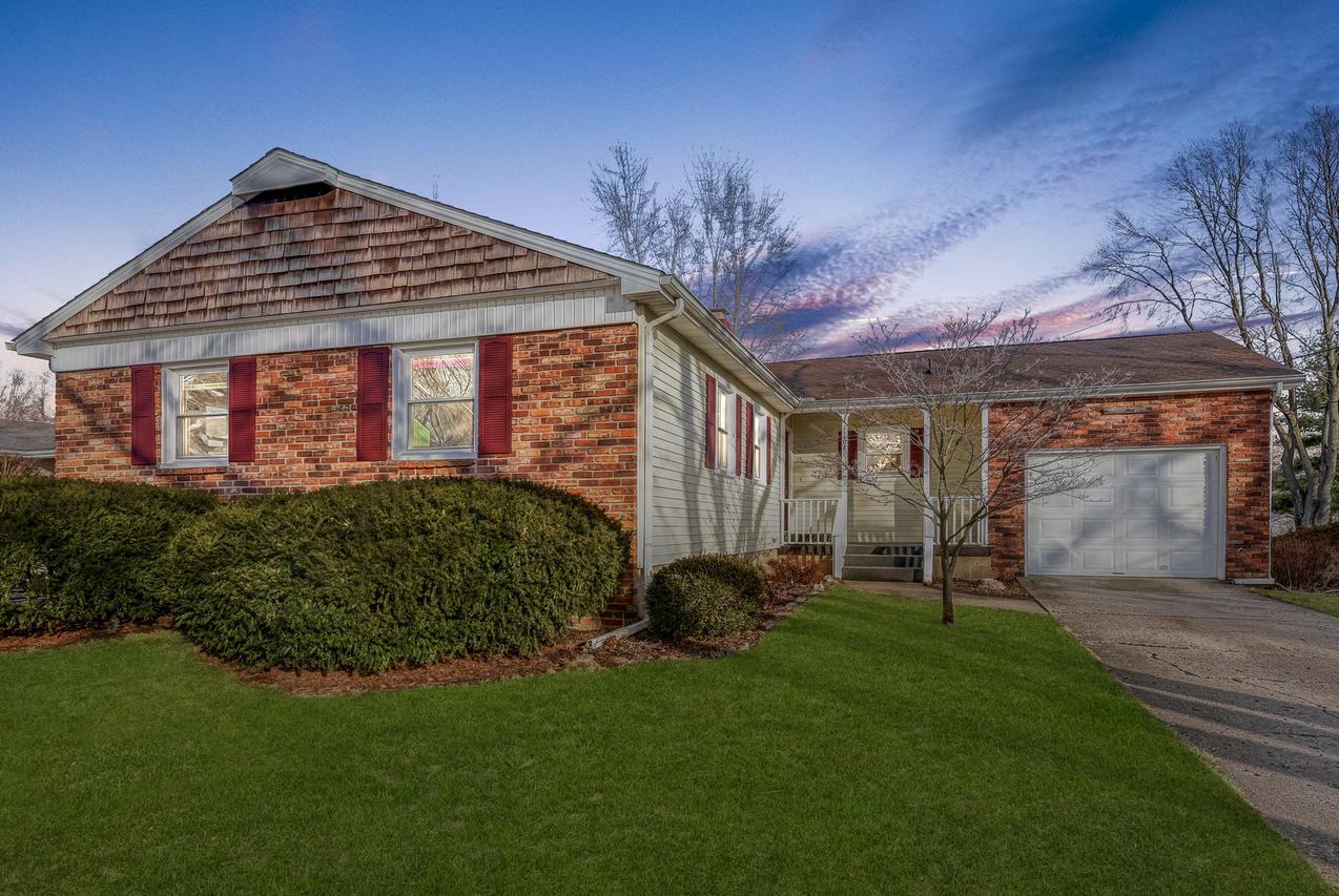 1104 Hollycrest Dr., Champaign, IL 61821