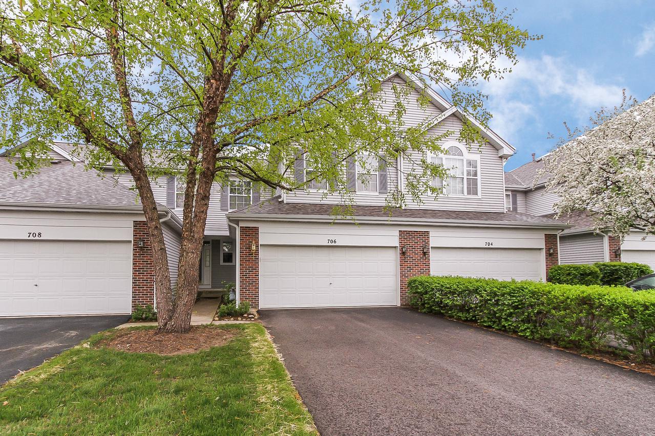 706 Timothy Ct., East Dundee, IL 60118