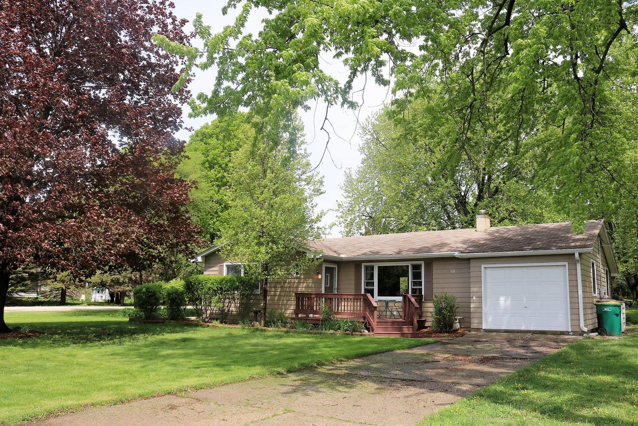 151 Maplewood Dr., Sycamore, IL 60178