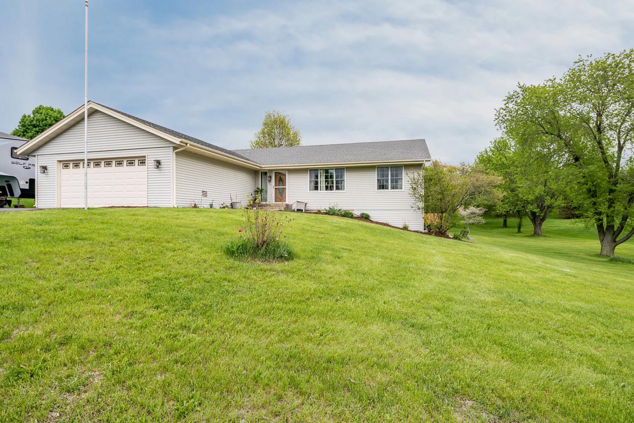 9437 Sagewood Dr., Roscoe, IL 61073