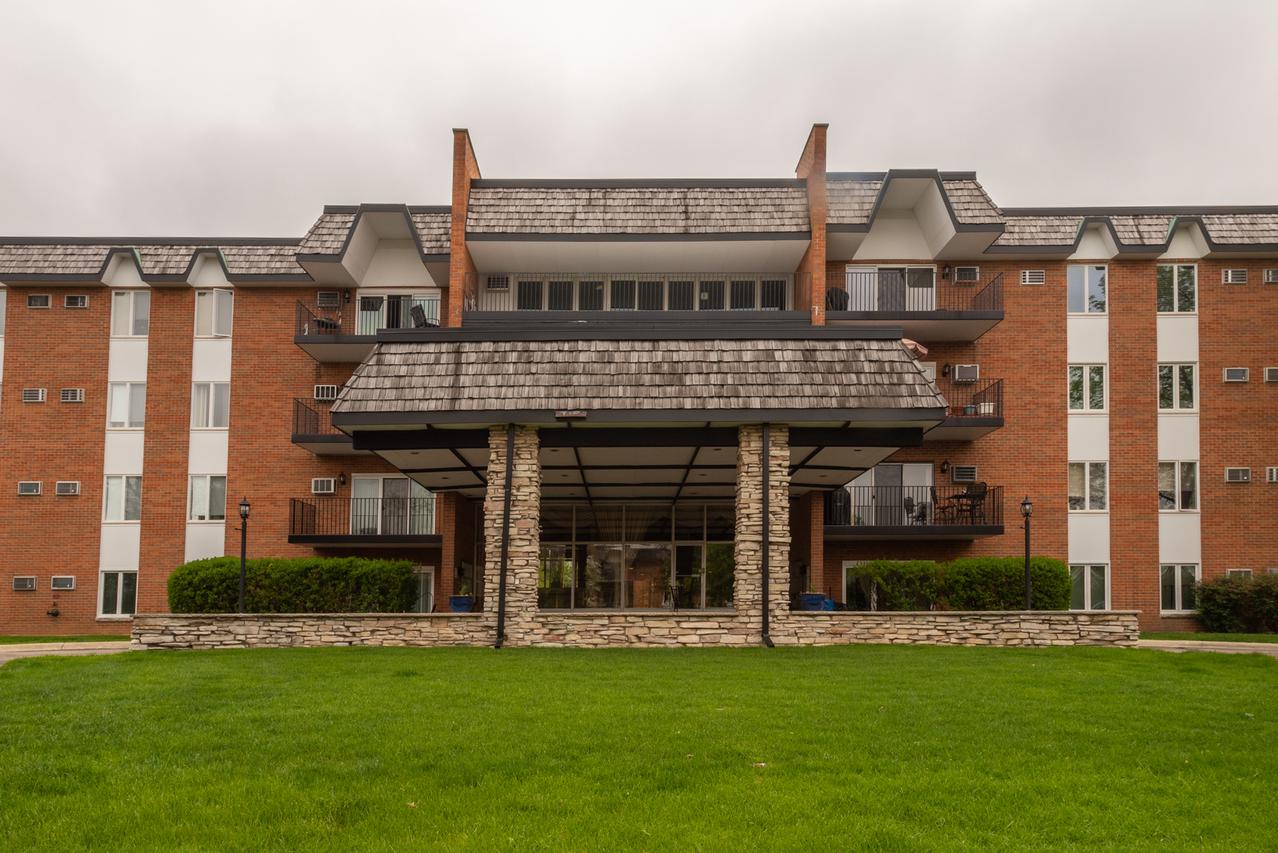 4221 Saratoga Ave. #304A, Downers Grove, IL 60515