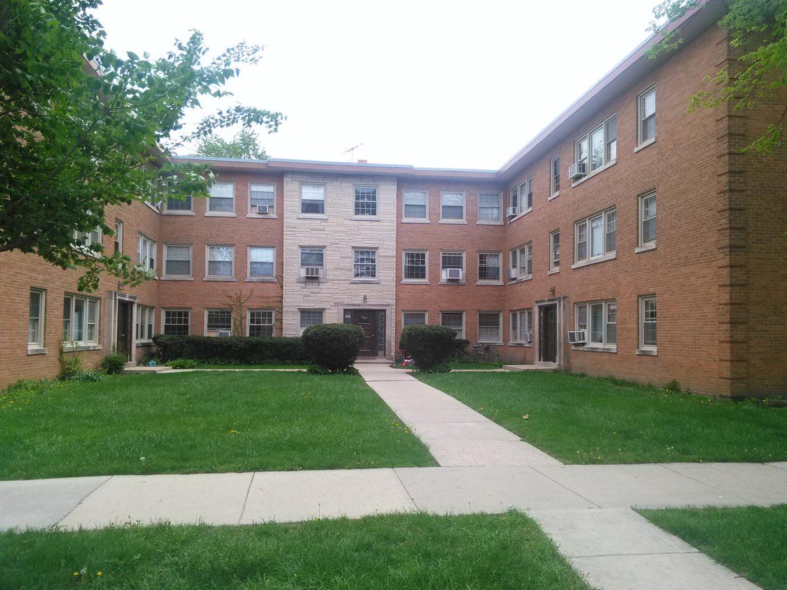 4825 W Hull St. #2E, Skokie, IL 60077