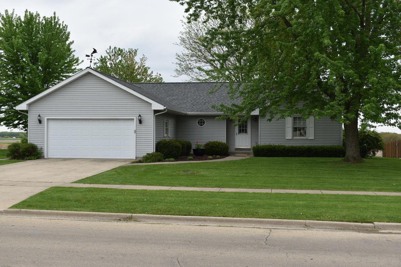 125 S Dewey St., Somonauk, IL 60552