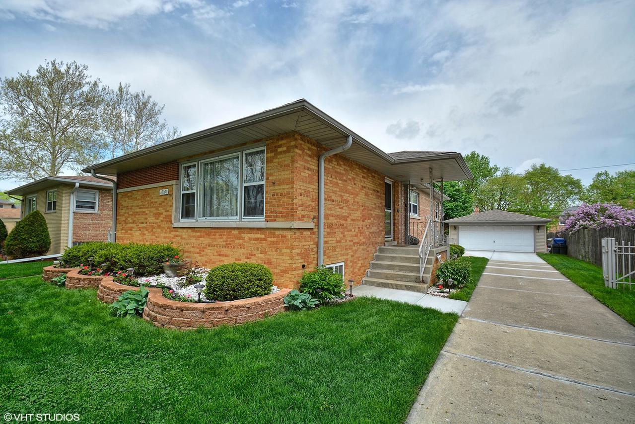 10105 Buell Ct., Oak Lawn, IL 60453