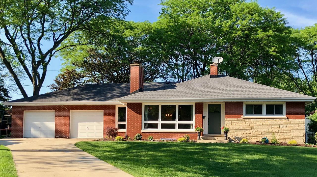 532 Bunning Dr., Downers Grove, IL 60516