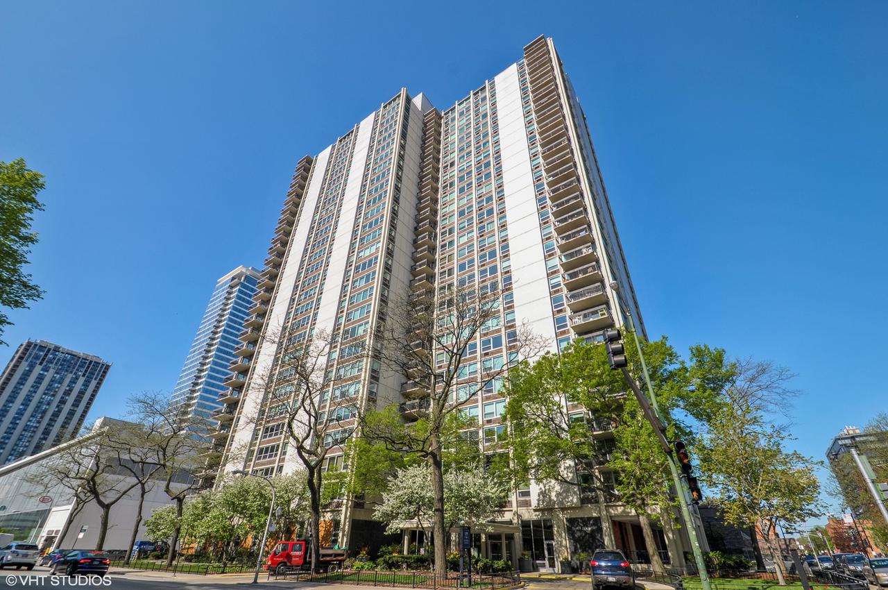 1255 N Sandburg Ter. #201, Chicago, IL 60610