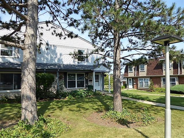 700 Newton Ct., Schaumburg, IL 60194