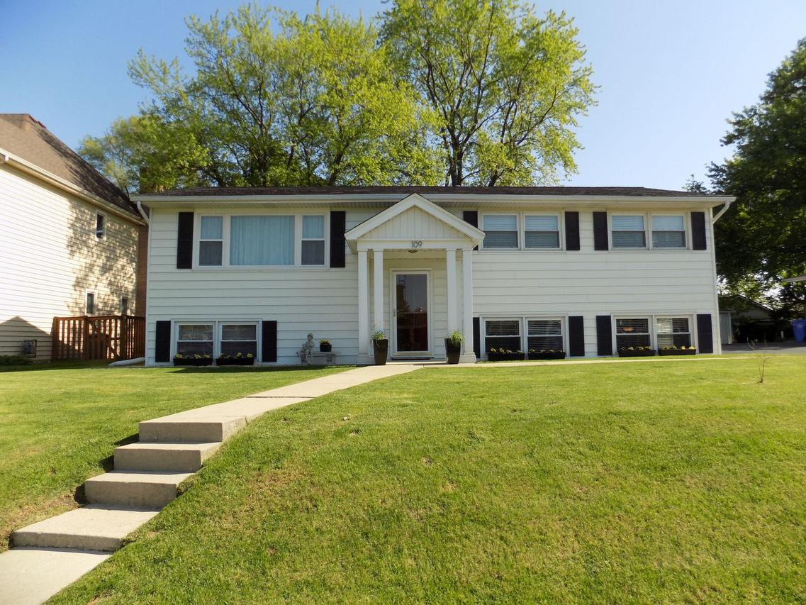 109 58th Pl., Clarendon Hills, IL 60514