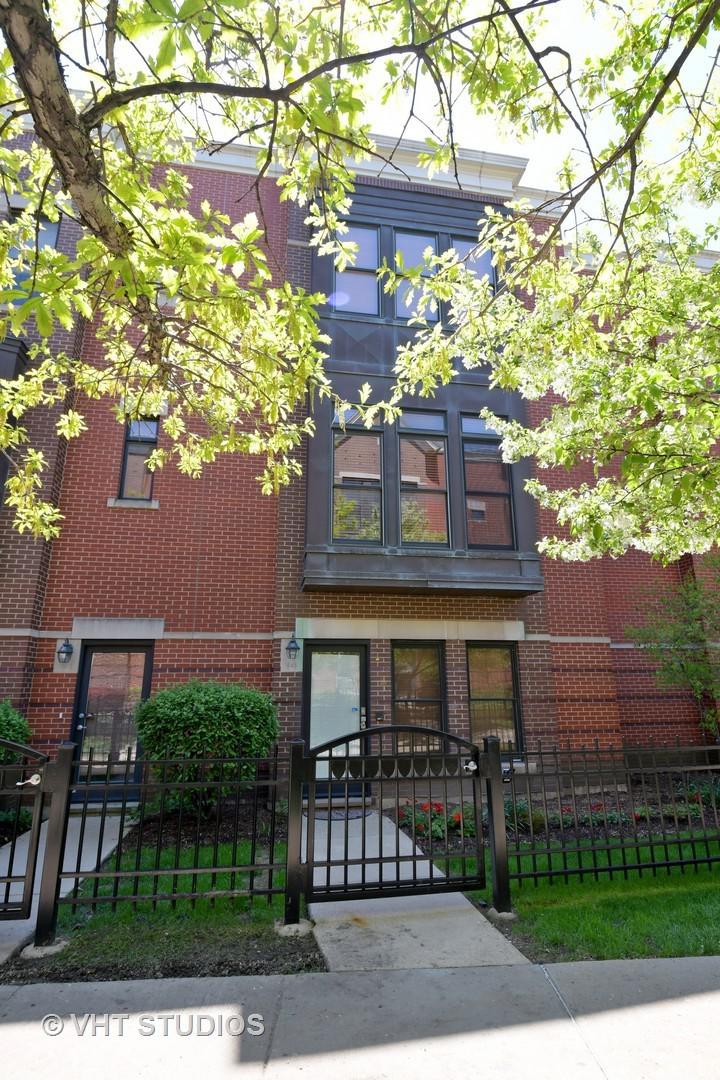 843 W College Pkwy., Chicago, IL 60608