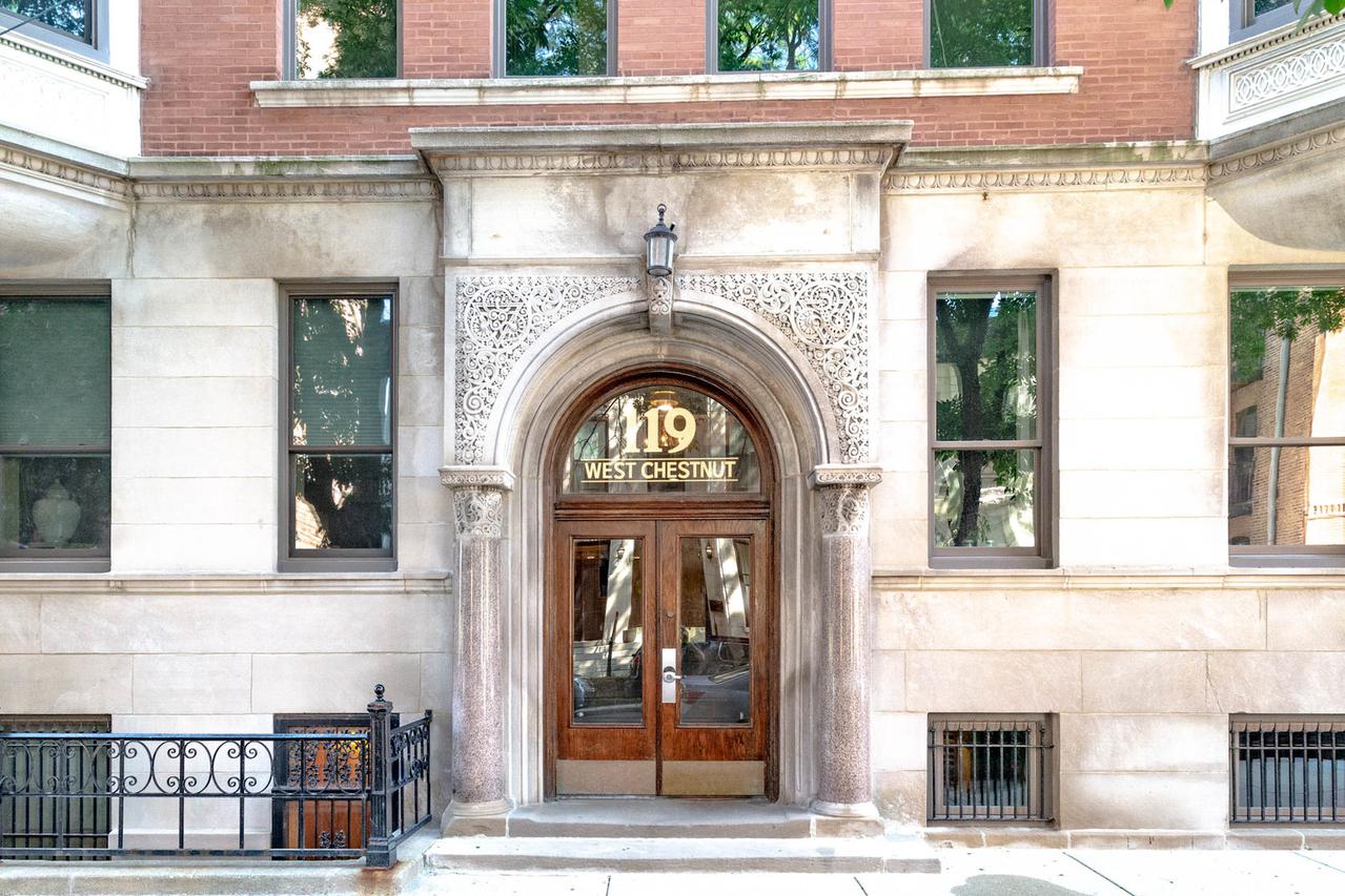 119 W Chestnut St. #4W, Chicago, IL 60610