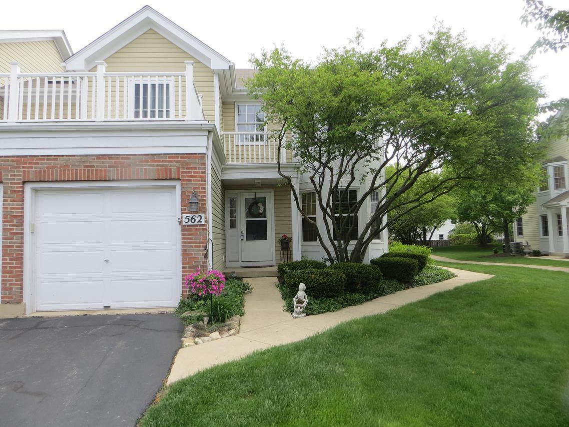 562 Bradbury Ln., Geneva, IL 60134