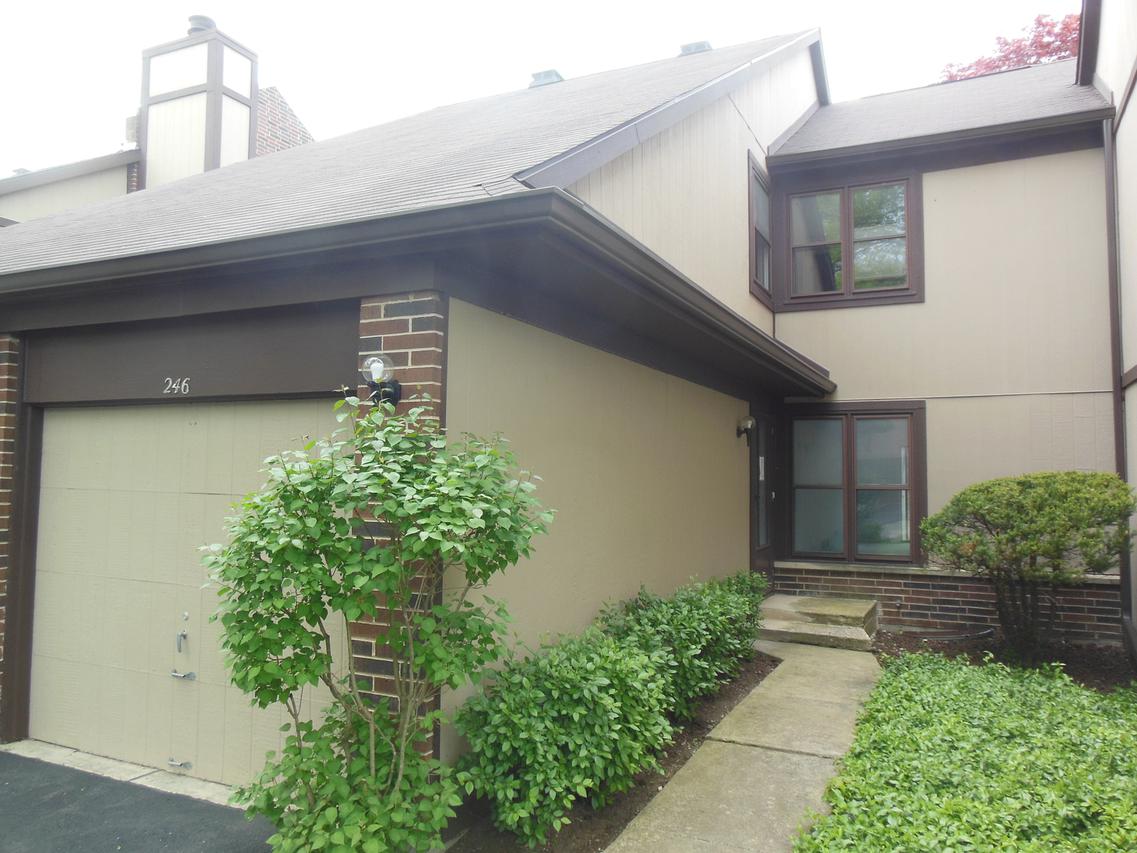 246 Shadowbend Dr., Wheeling, IL 60090