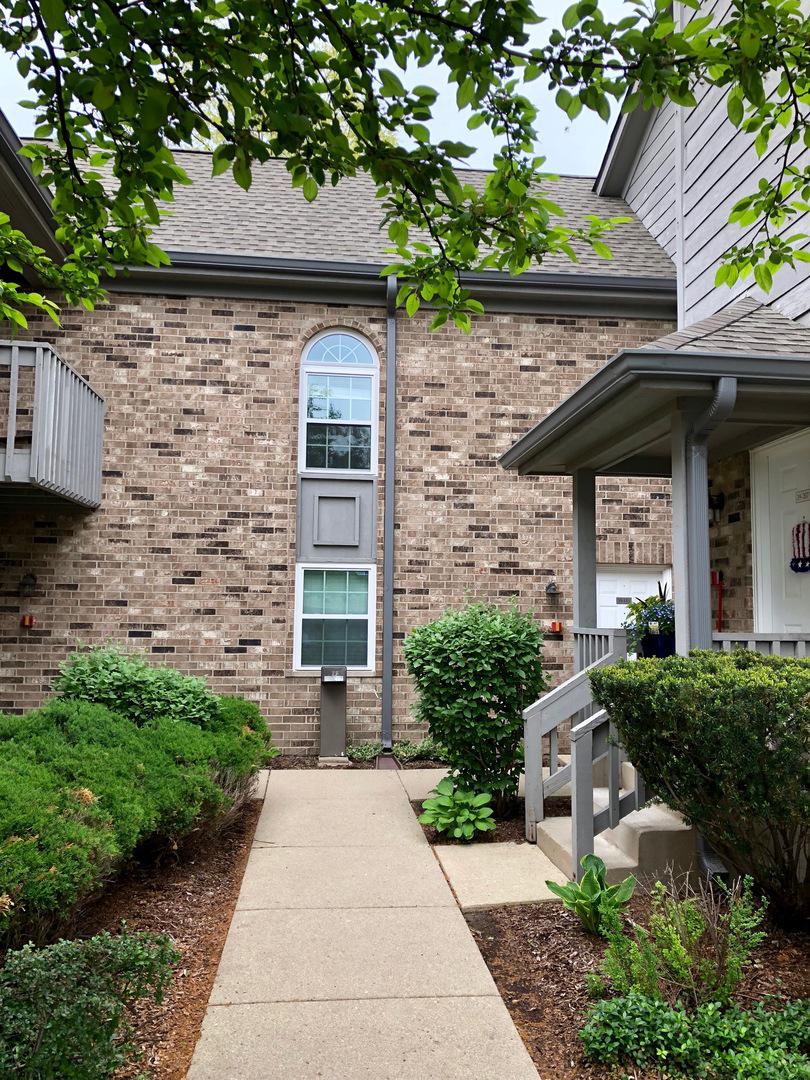 39 Foxcroft Rd. #111, Naperville, IL 60565