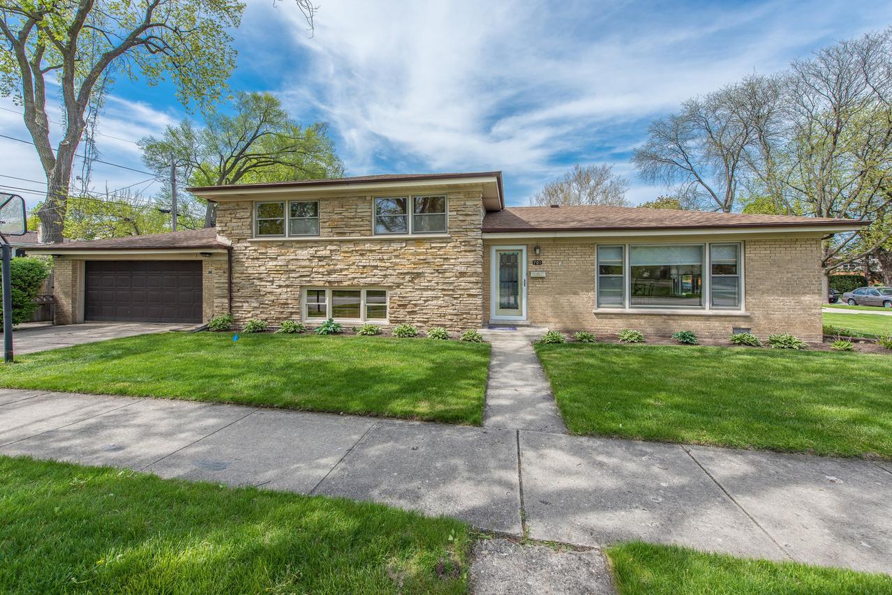 701 Lacrosse Ave., Wilmette, IL 60091