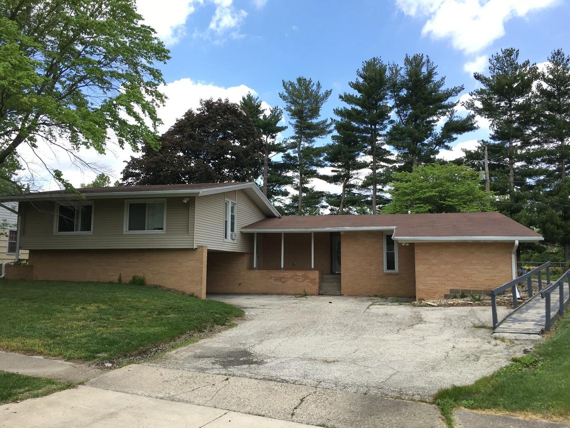 914 Lincolnshire Dr., Champaign, IL 61821