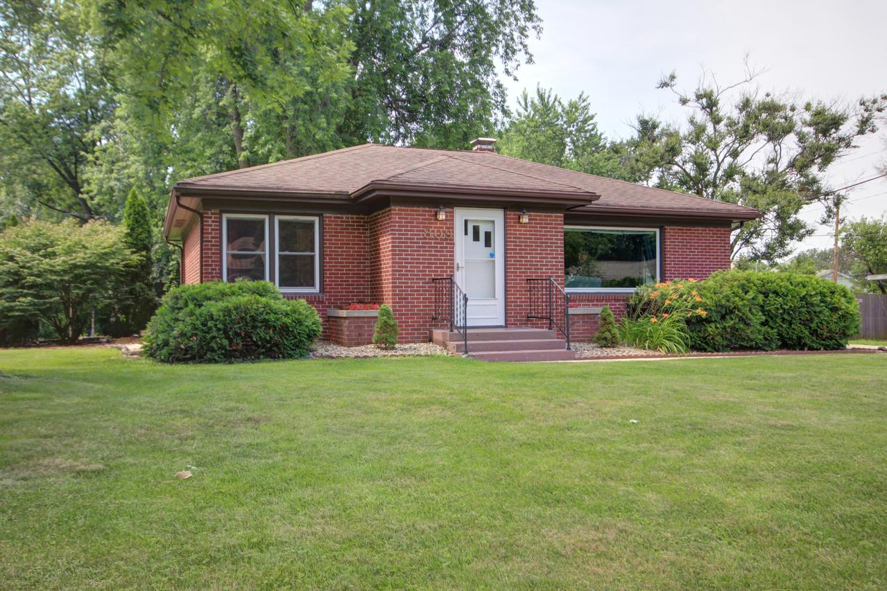 809 Ventura Rd., Champaign, IL 61820