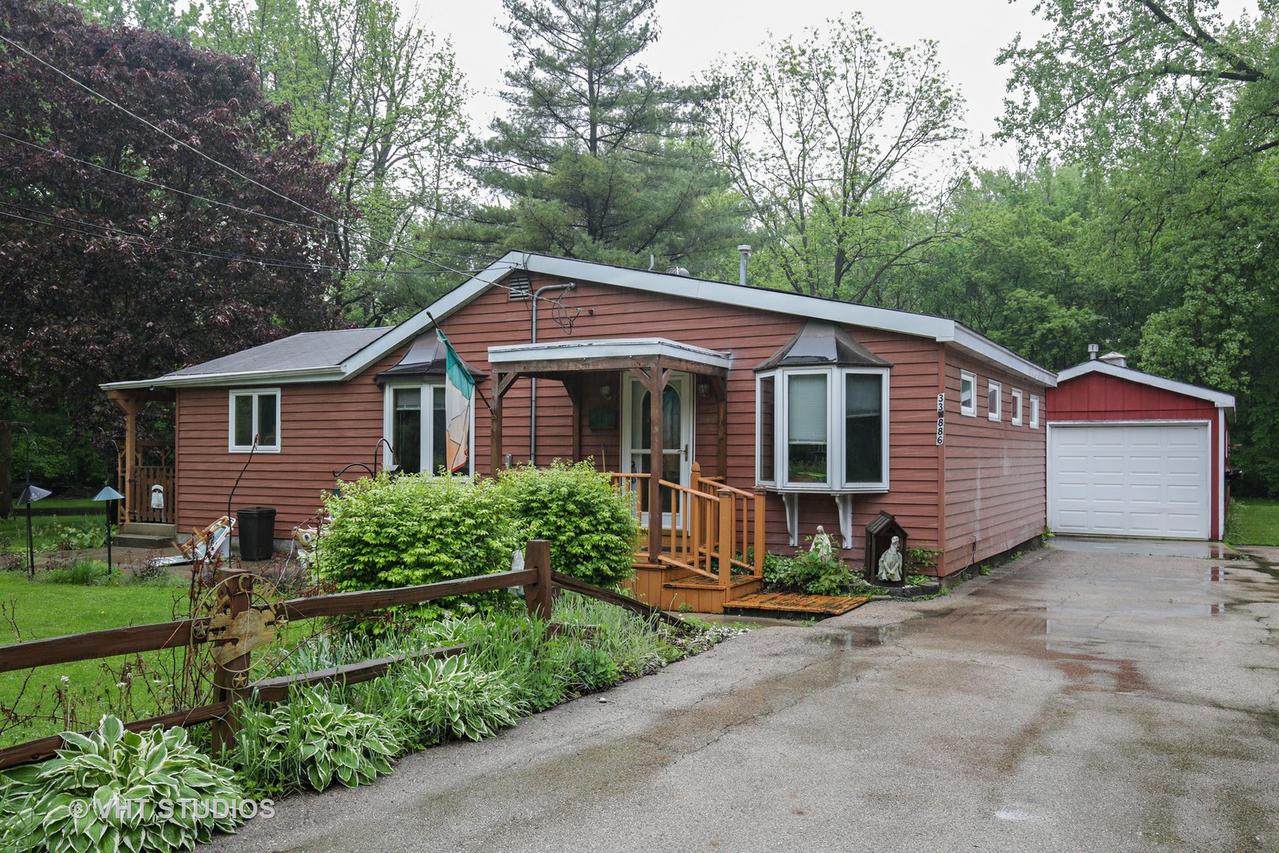 33W886 Richardson Dr., East Dundee, IL 60118