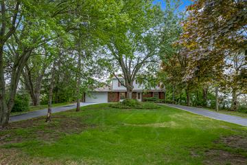1008 Beau Brummel Dr., Sleepy Hollow, IL 60118