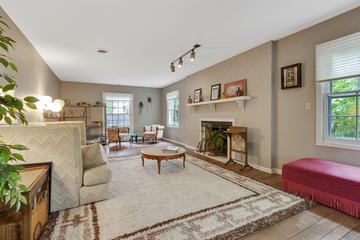 1008 Beau Brummel Dr., Sleepy Hollow, IL 60118