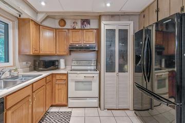 1008 Beau Brummel Dr., Sleepy Hollow, IL 60118