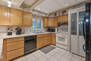 1008 Beau Brummel Dr., Sleepy Hollow, IL 60118