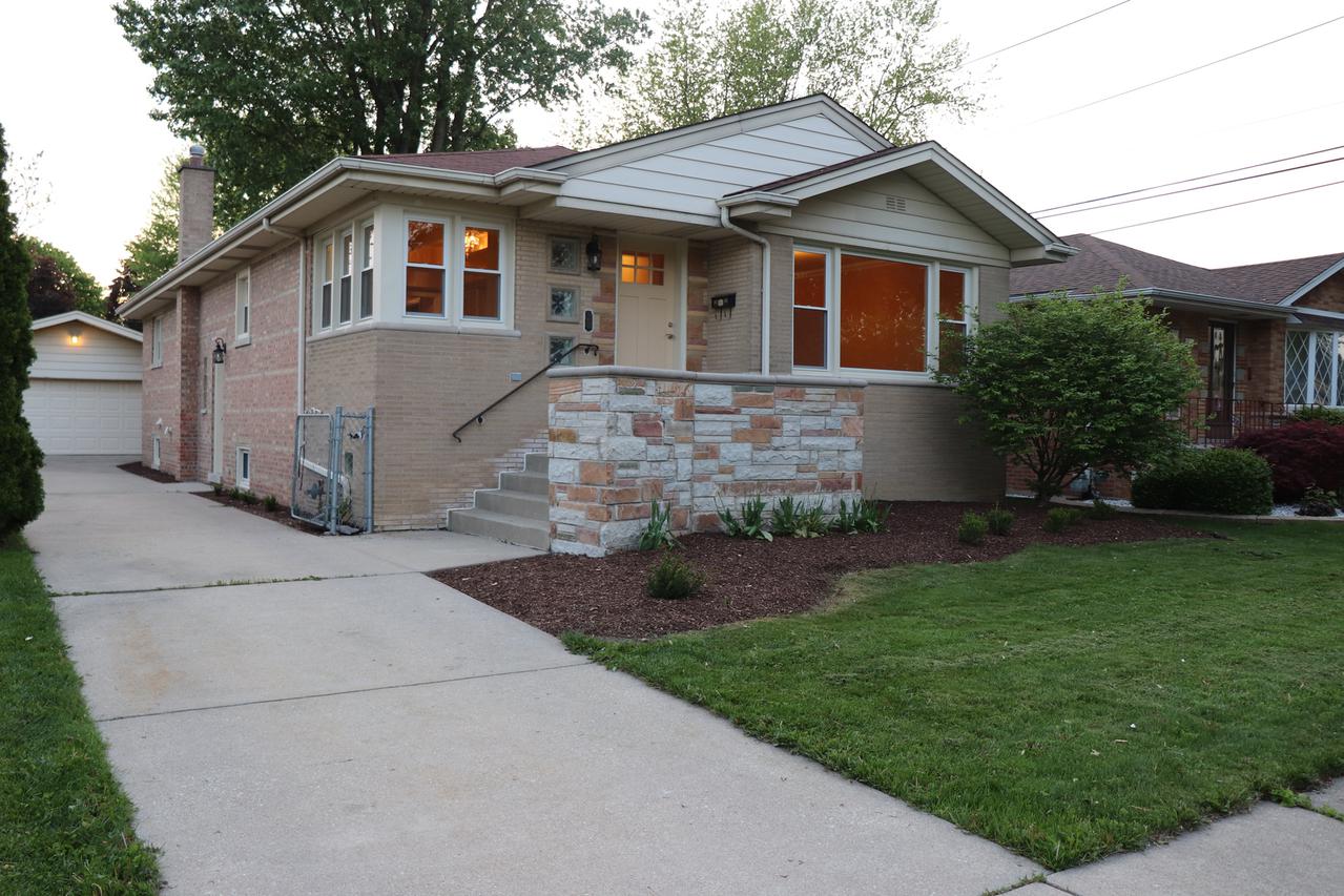 10148 Buell Ct., Oak Lawn, IL 60453