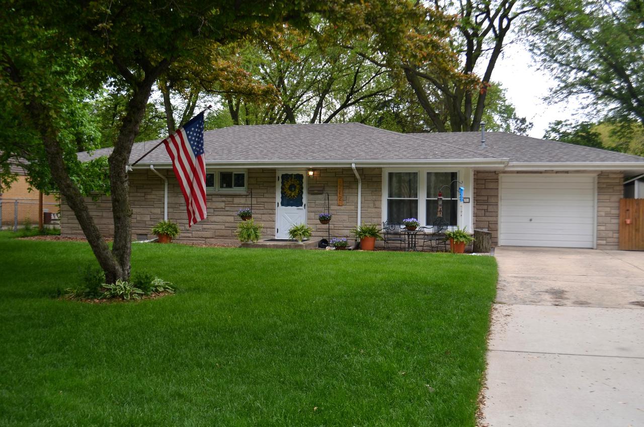 212 Hill Ave., North Aurora, IL 60542
