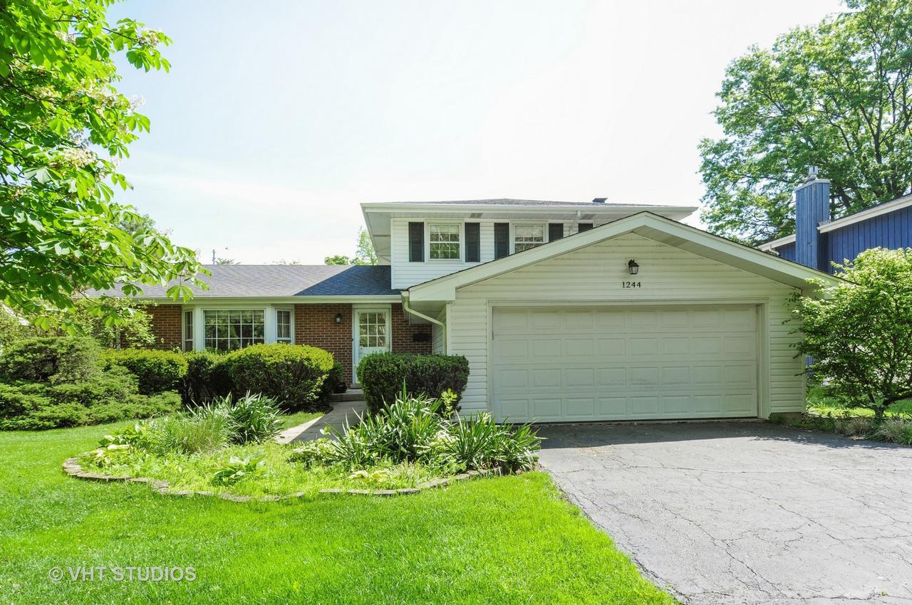 1244 Sandpiper Ln., Naperville, IL 60540