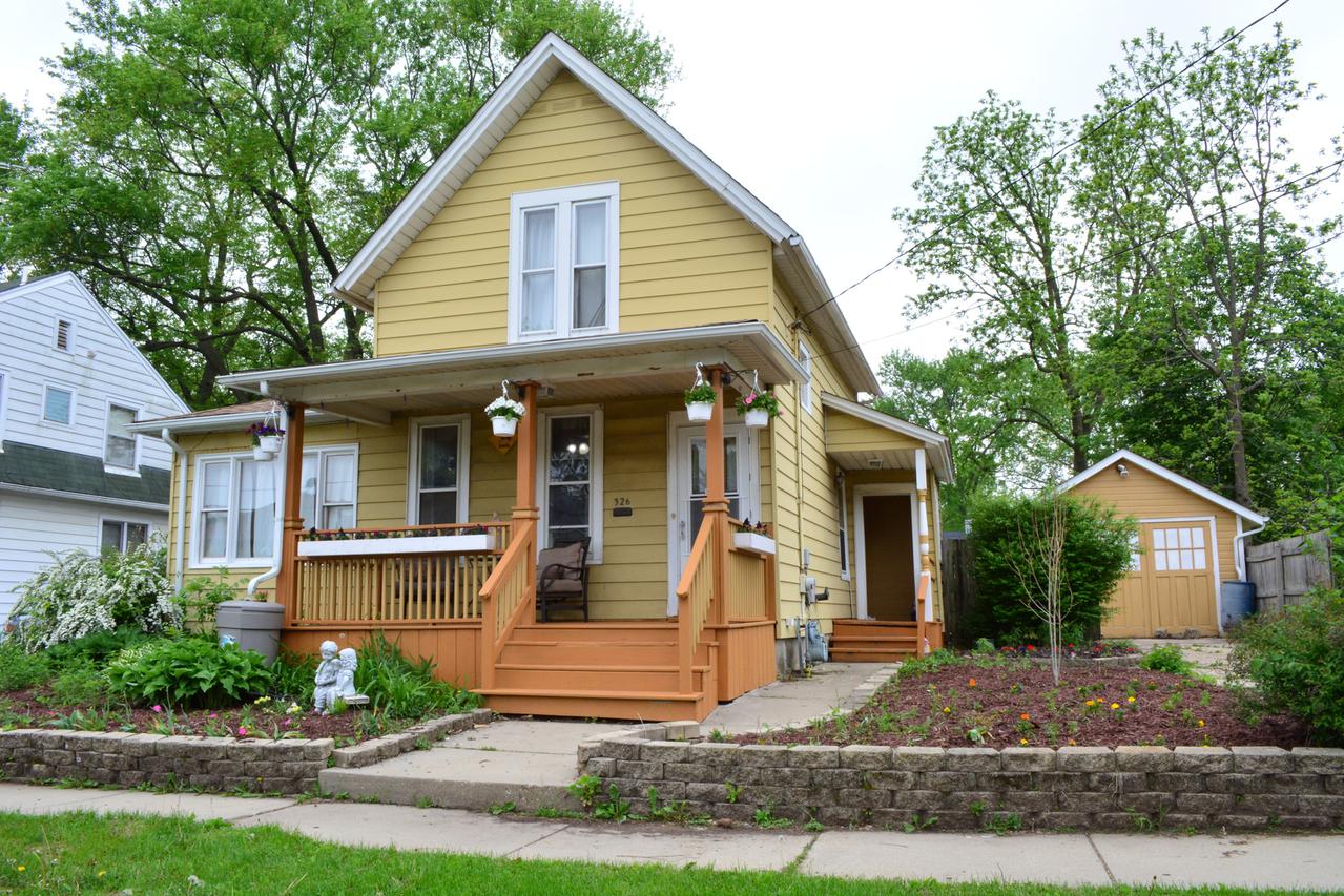 326 Gertrude St., Elgin, IL 60123