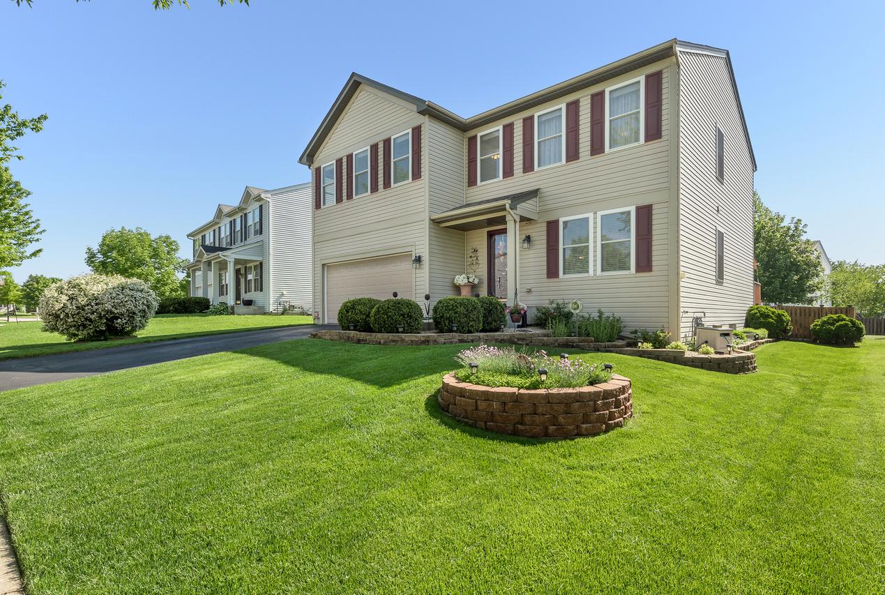 1748 Ivy Ln., Montgomery, IL 60538