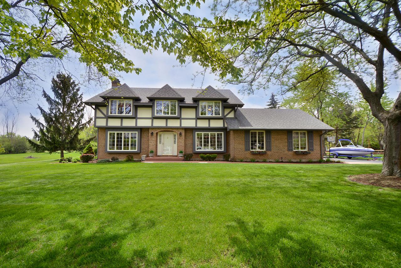 19 Pheasant Run, Hawthorn Woods, IL 60047